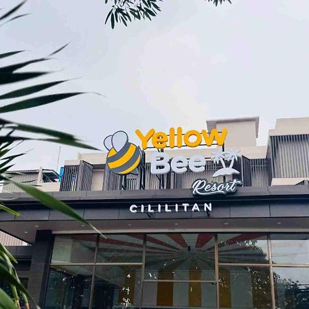 Yellow Bee Resort Cililitan Jakarta Exterior photo