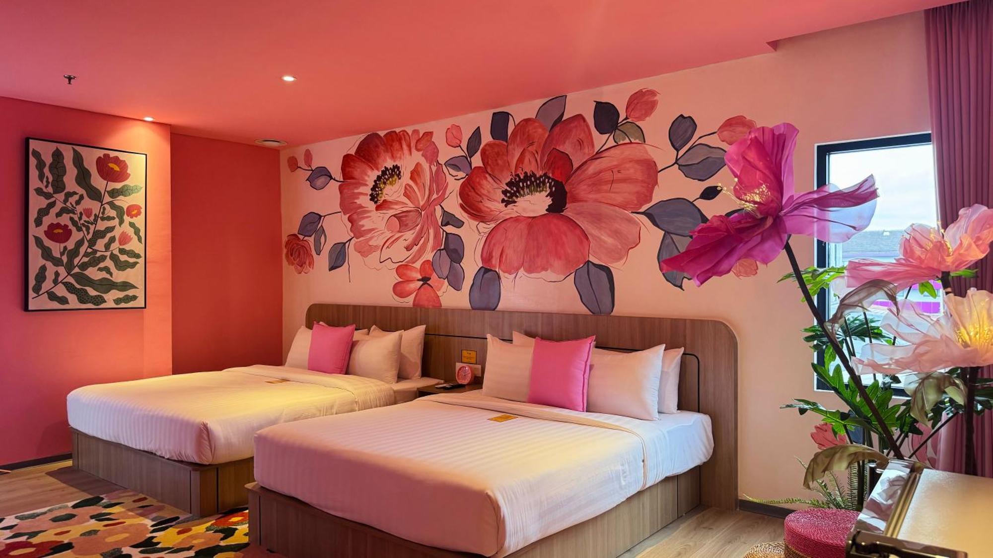 Yellow Bee Resort Cililitan Jakarta Exterior photo