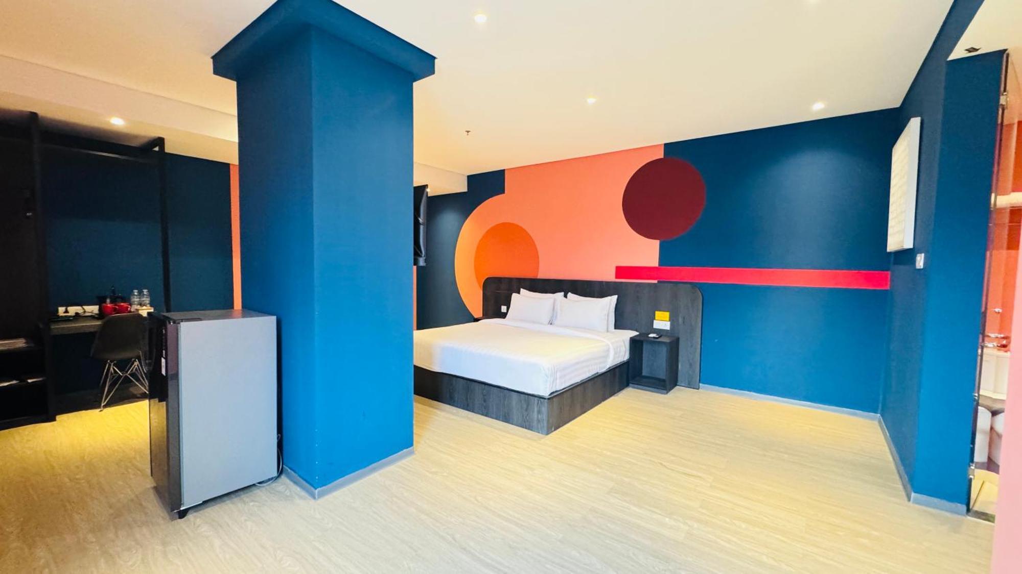 Yellow Bee Resort Cililitan Jakarta Exterior photo