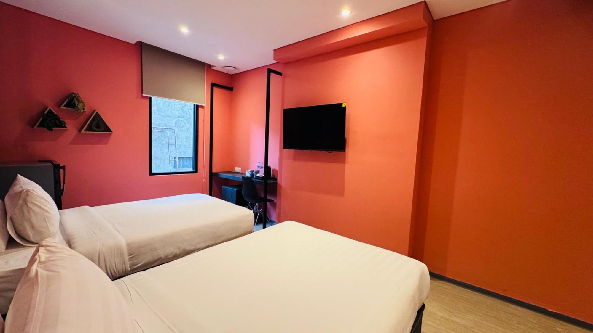 Yellow Bee Resort Cililitan Jakarta Exterior photo