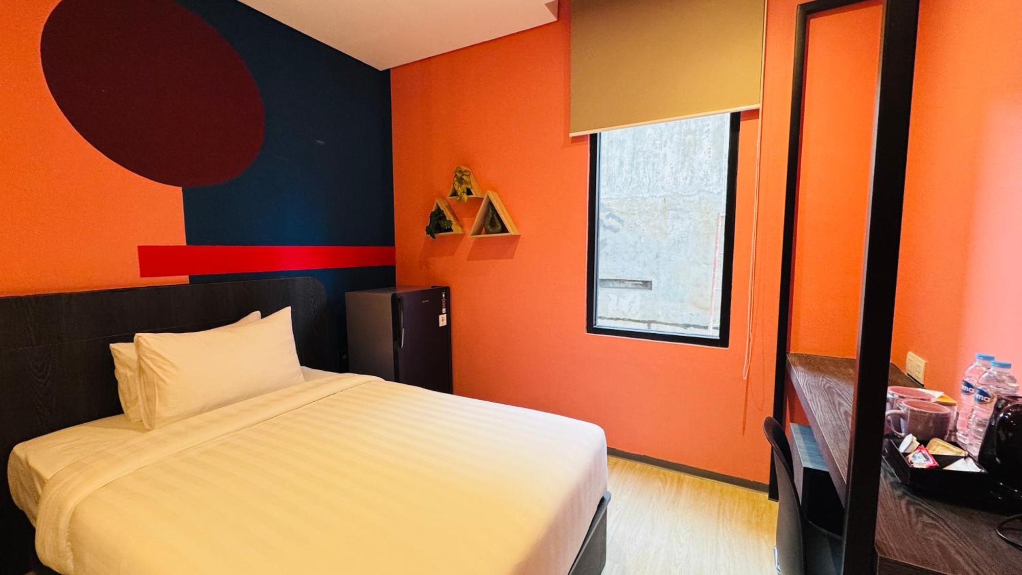 Yellow Bee Resort Cililitan Jakarta Exterior photo