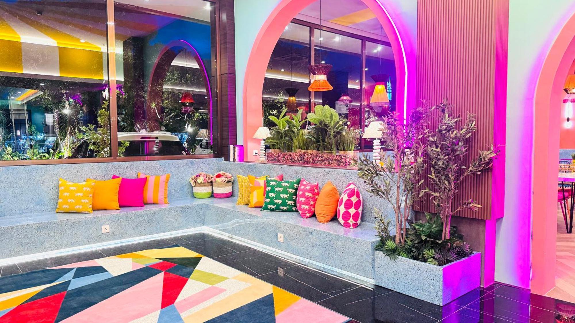 Yellow Bee Resort Cililitan Jakarta Exterior photo