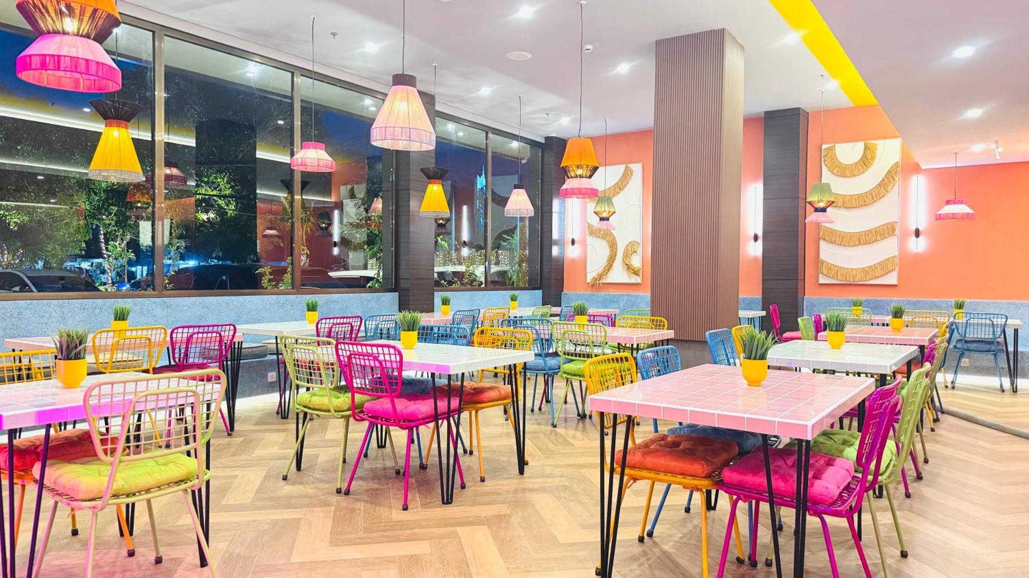 Yellow Bee Resort Cililitan Jakarta Exterior photo