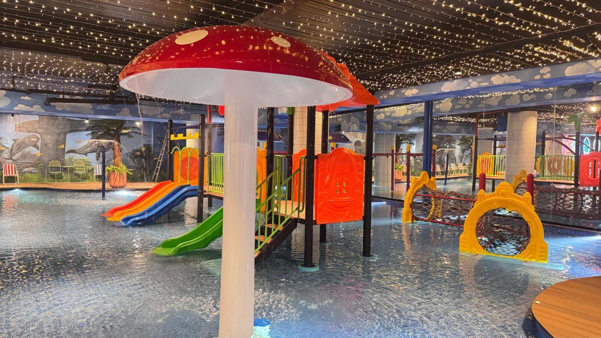 Yellow Bee Resort Cililitan Jakarta Exterior photo